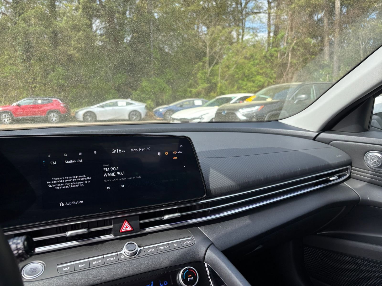Used 2025 Hyundai Elantra SEL FWD image 37