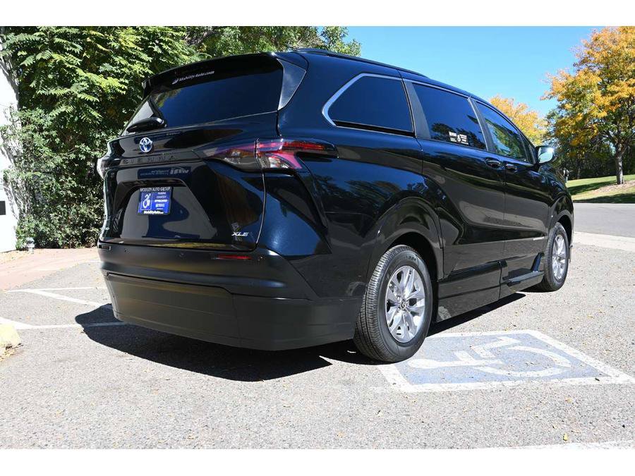 New 2025 Toyota Sienna XLE w/ XLE Plus Package AWD/4WD image 6