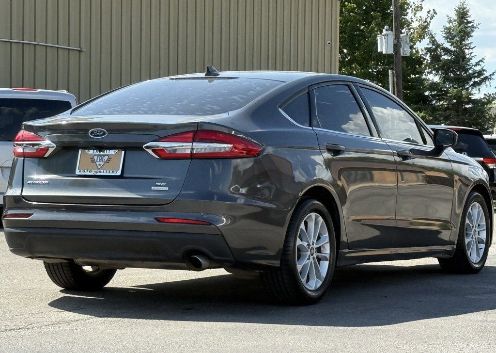 Used 2020 Ford Fusion SE image 4