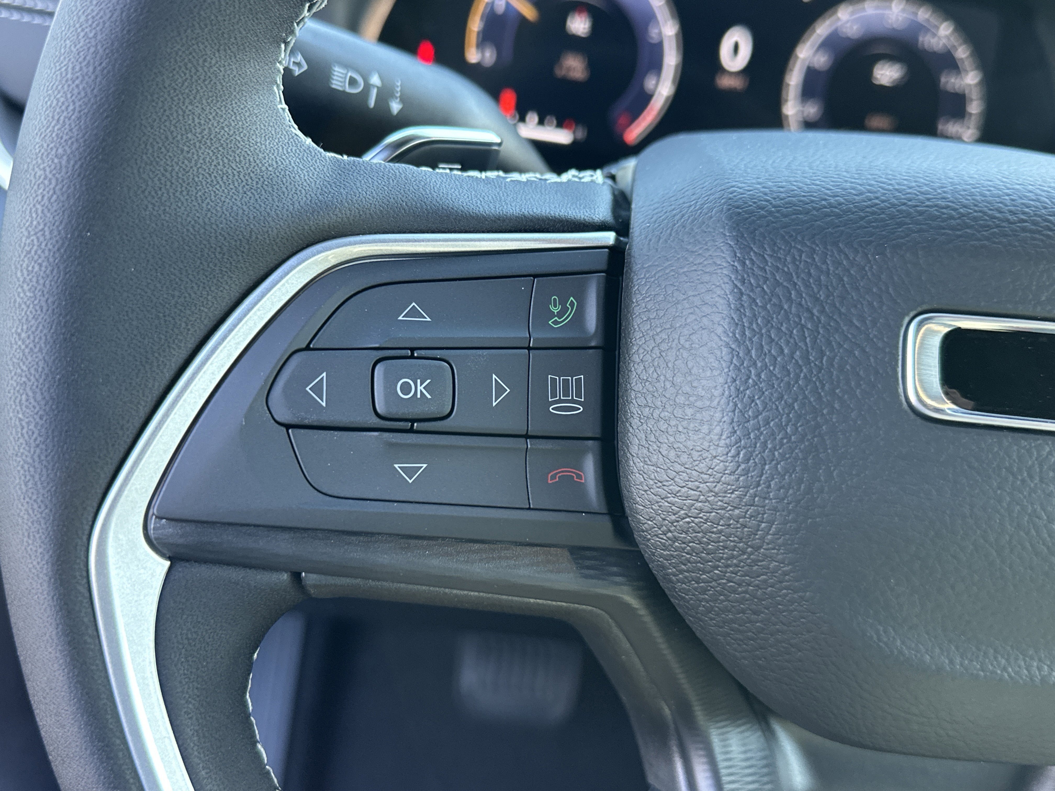 New 2025 Jeep Grand Cherokee Altitude image 8