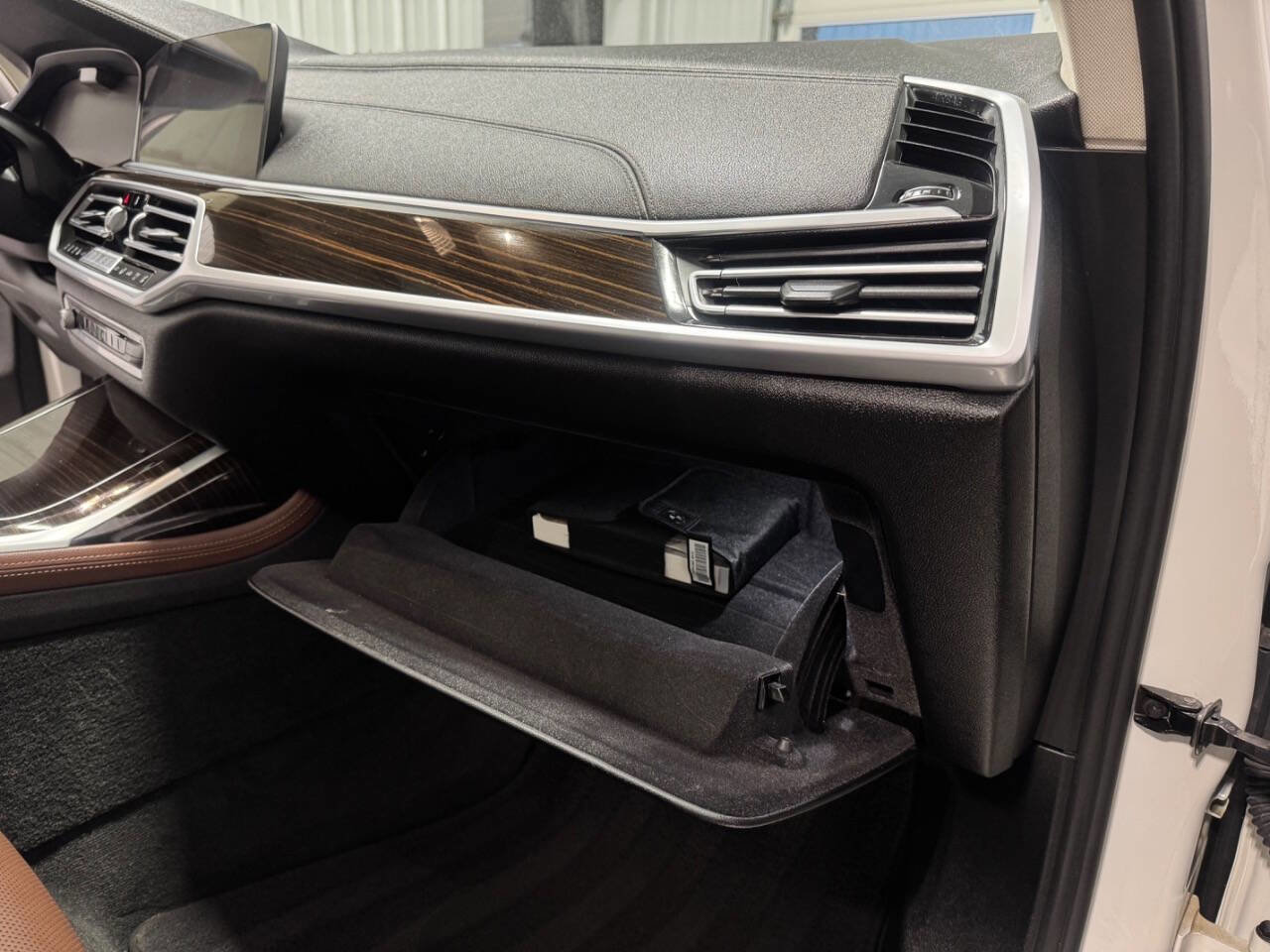 Used 2021 BMW X7 xDrive40i w/ Premium Package image 29