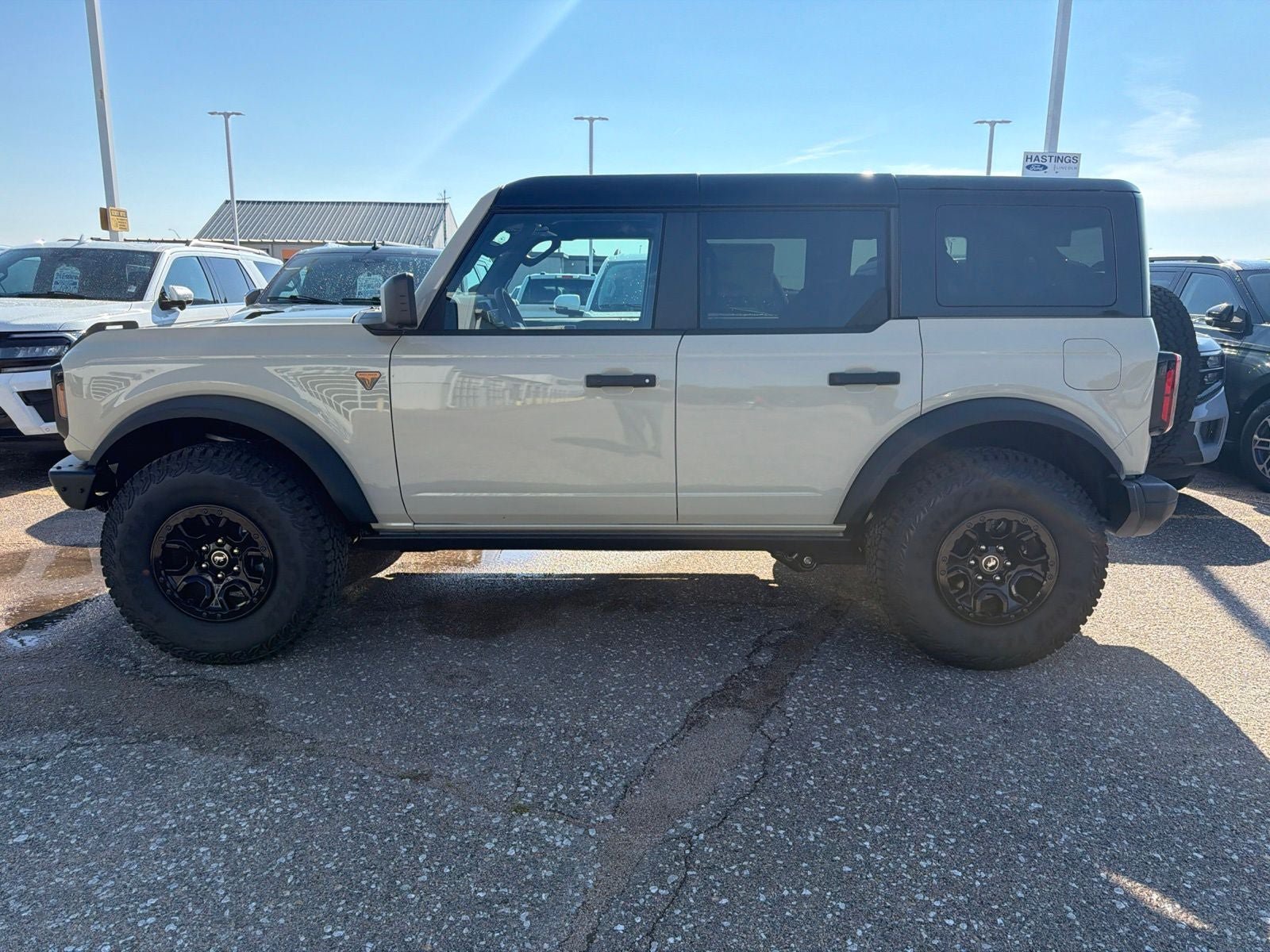 New 2026 Ford Bronco Badlands w/ Wildtrak Package AWD/4WD image 3