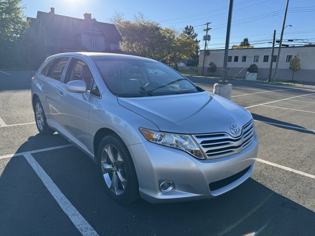 Used 2010 Toyota Venza AWD w/ Comfort Pkg image 2