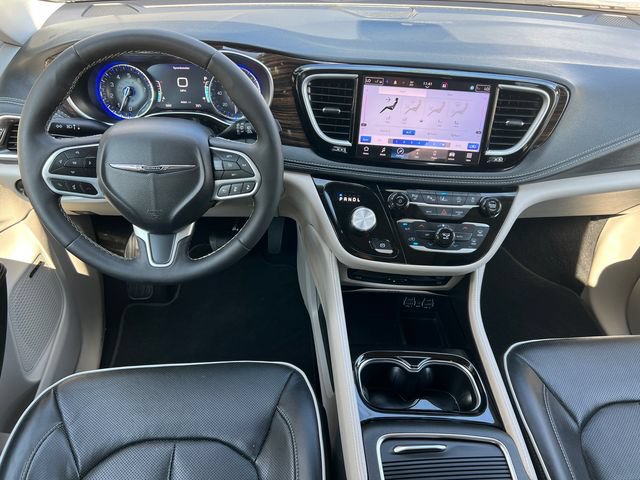 Used 2024 Chrysler Pacifica Limited w/ Uconnect Theater Family Group AWD/4WD image 3