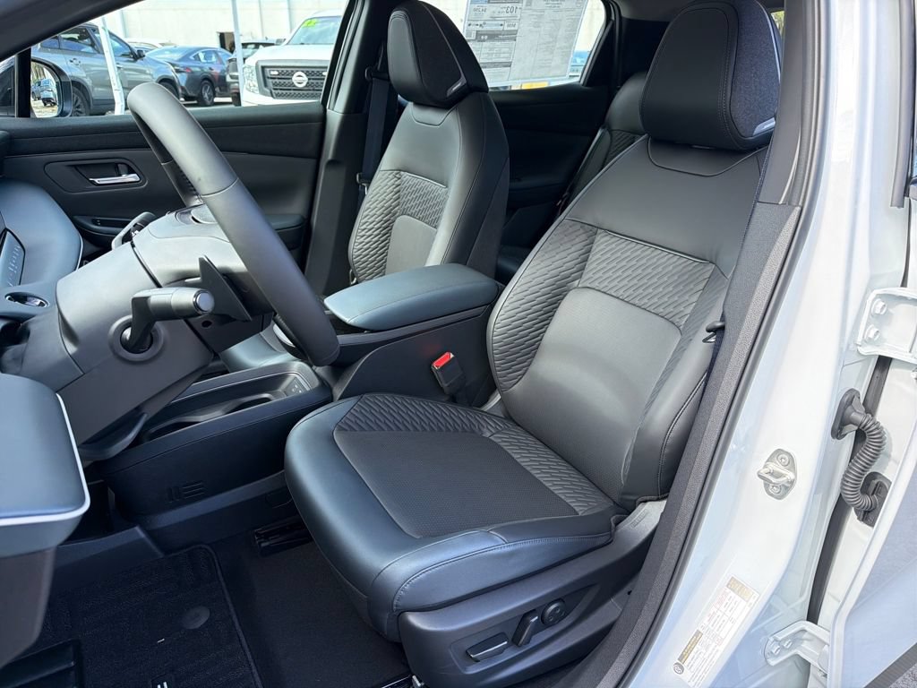 New 2026 Nissan Leaf Platinum+ w/ Cargo Package (Platinum+) FWD image 29