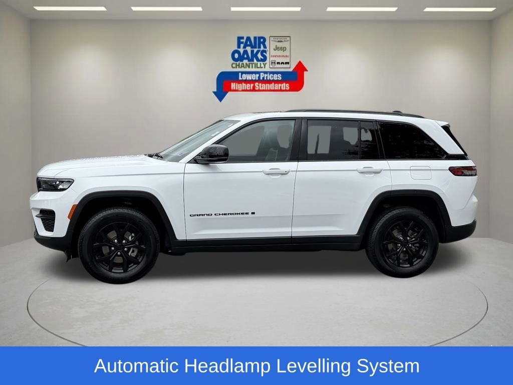 Certified 2025 Jeep Grand Cherokee Altitude AWD/4WD image 12