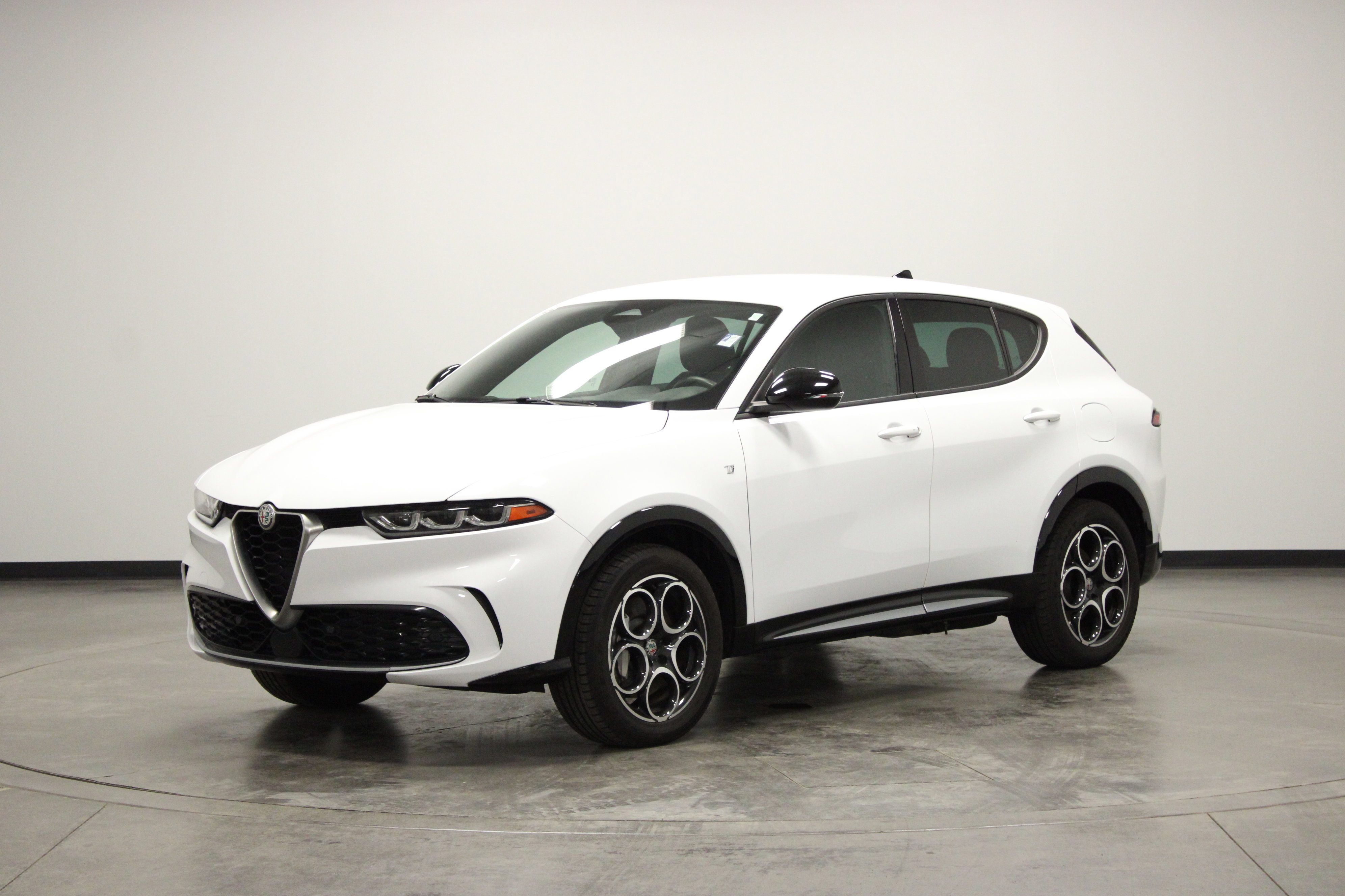Used 2024 Alfa Romeo Tonale Ti AWD/4WD image 4