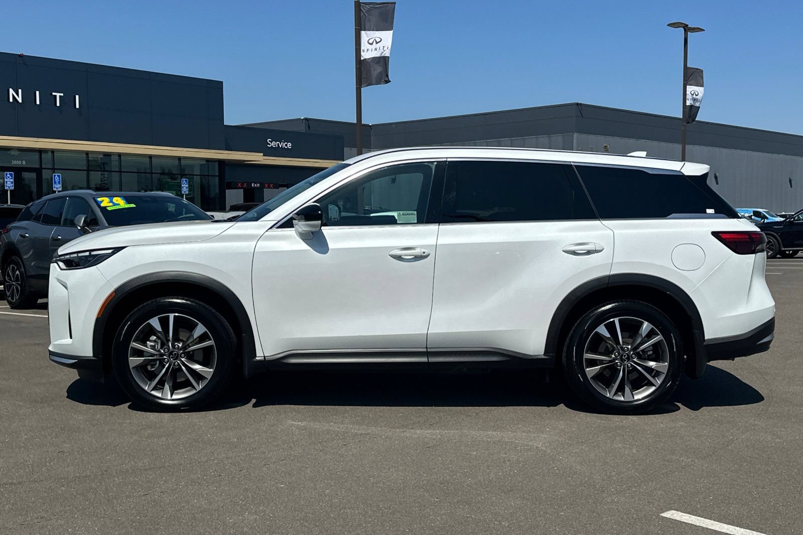 Certified 2026 INFINITI QX60 Pure w/ Family Package AWD/4WD image 7