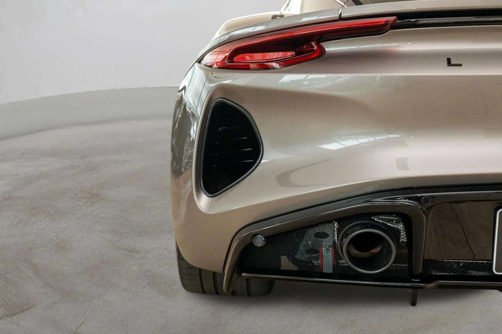 Used 2025 Lotus Emira RWD image 40