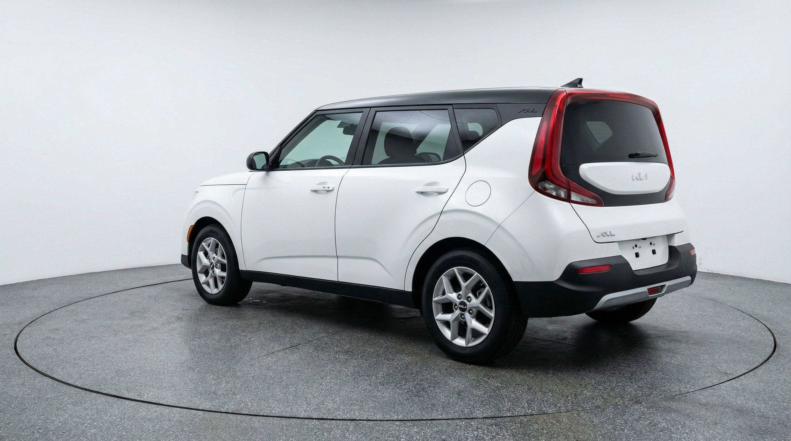 Used 2025 Kia Soul LX w/ LX Technology Package FWD image 6