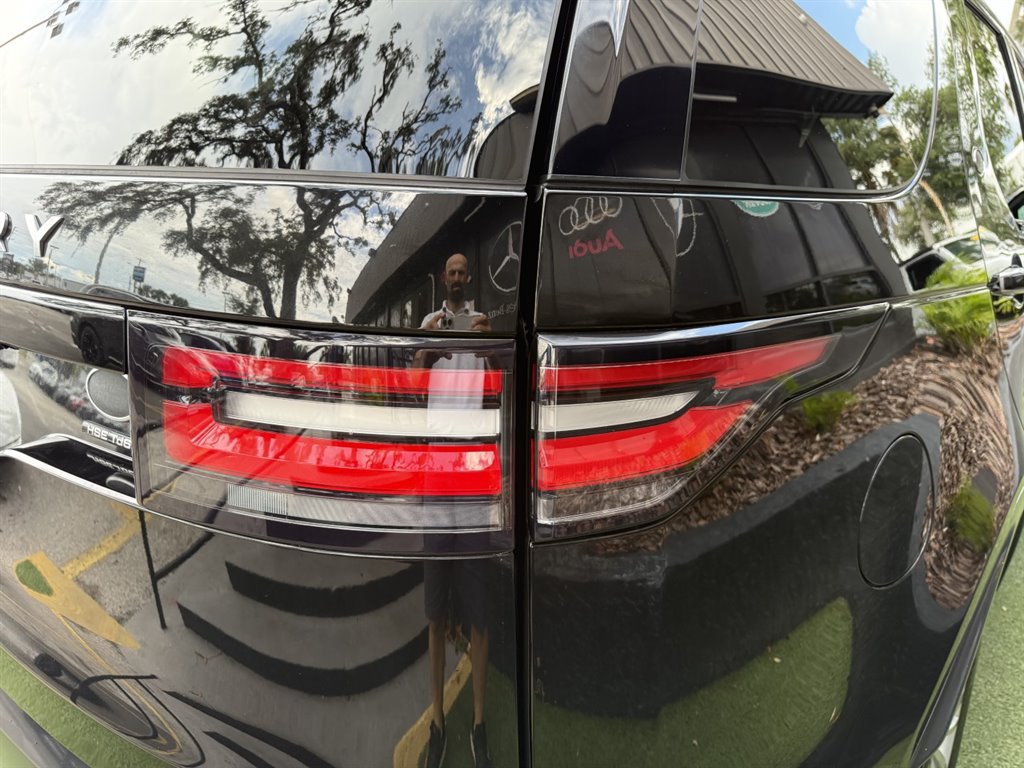 Used 2017 Land Rover Discovery HSE Luxury AWD/4WD image 12