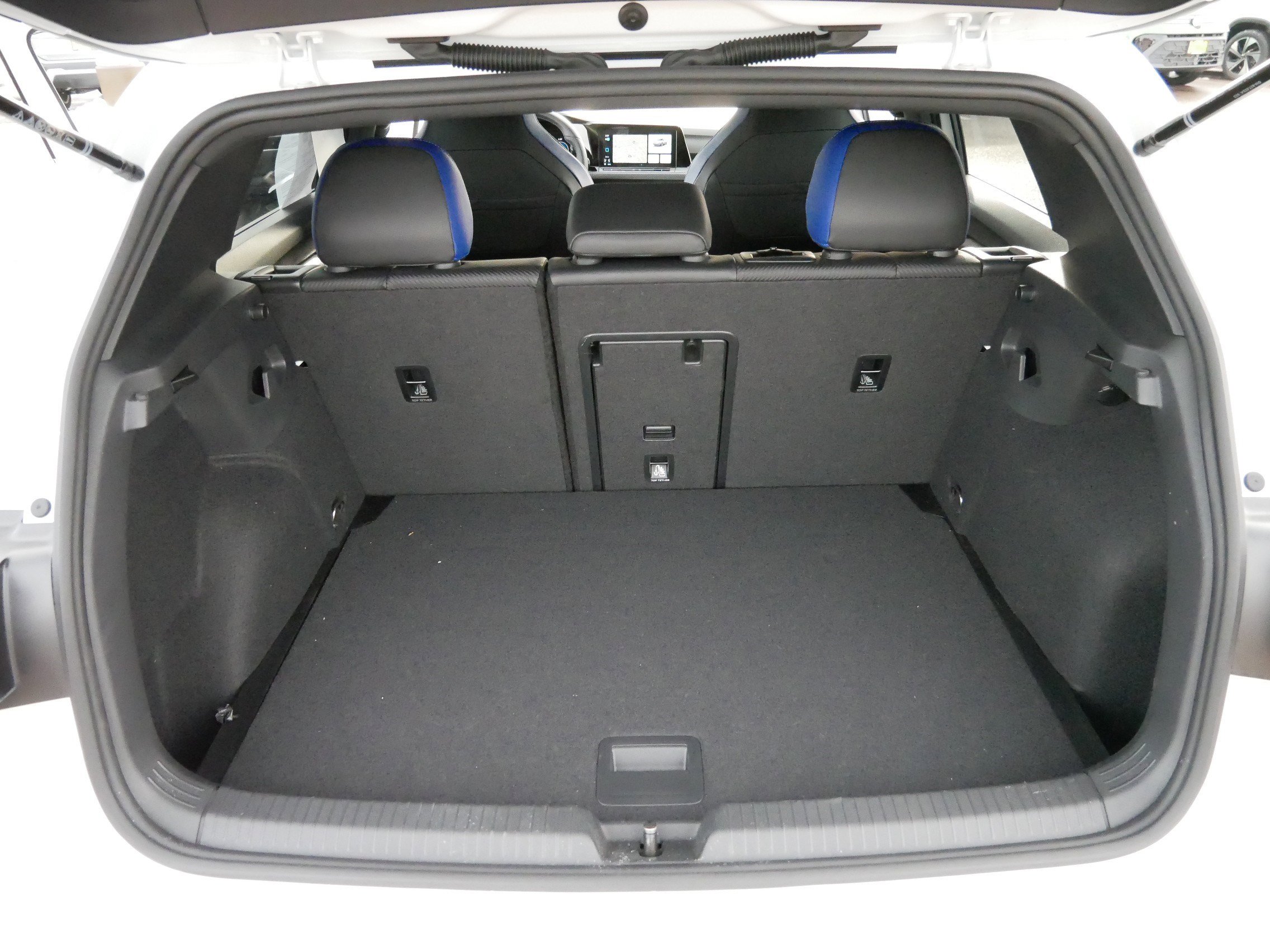 Used 2024 Volkswagen Golf R image 18