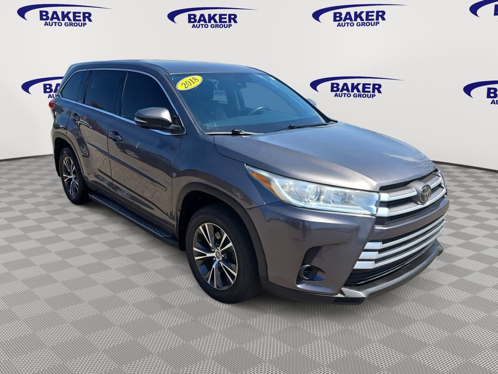 Used 2018 Toyota Highlander LE AWD/4WD image 3