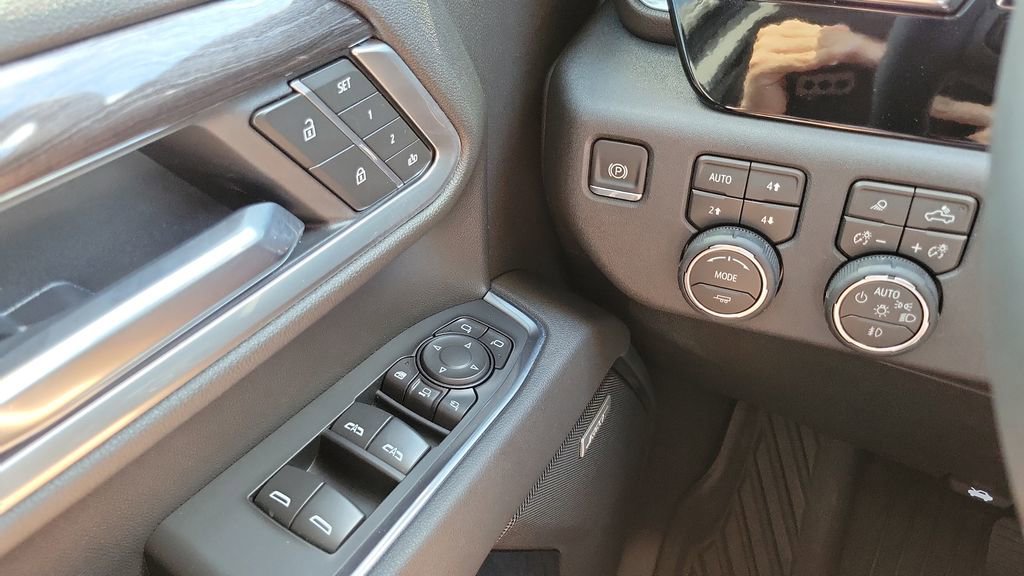 Used 2026 Chevrolet Silverado 2500 LTZ w/ LTZ Plus Package image 32