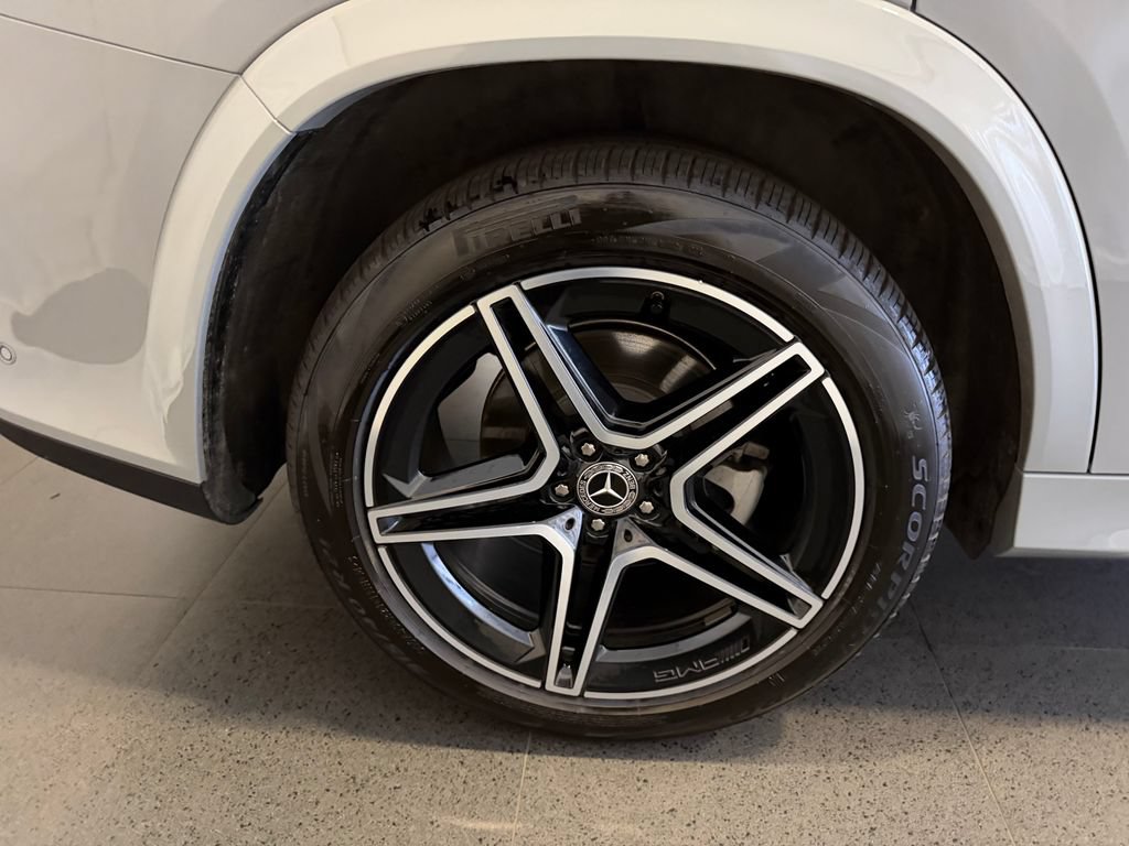 Used 2025 Mercedes-Benz GLS 450 4MATIC image 12