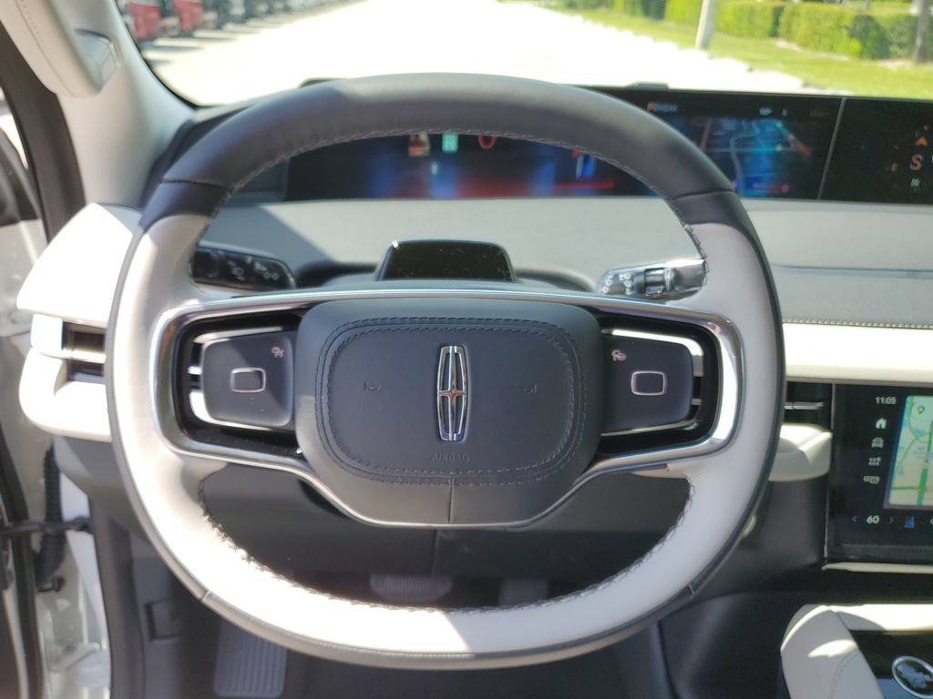 New 2026 Lincoln Navigator L Premier AWD/4WD image 25