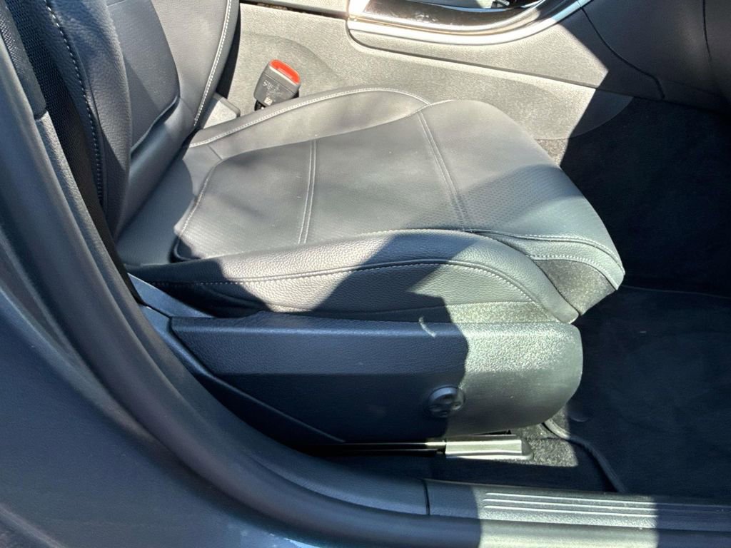 Used 2024 Mercedes-Benz C 300 Sedan image 12