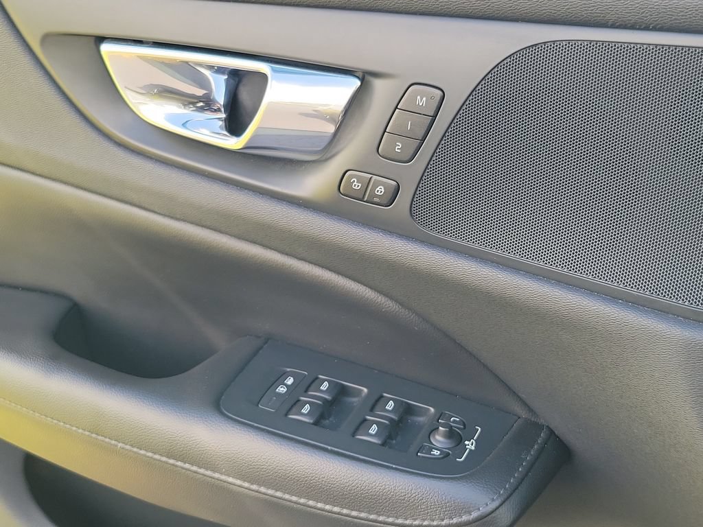 Used 2020 Volvo S60 T5 Momentum FWD image 21