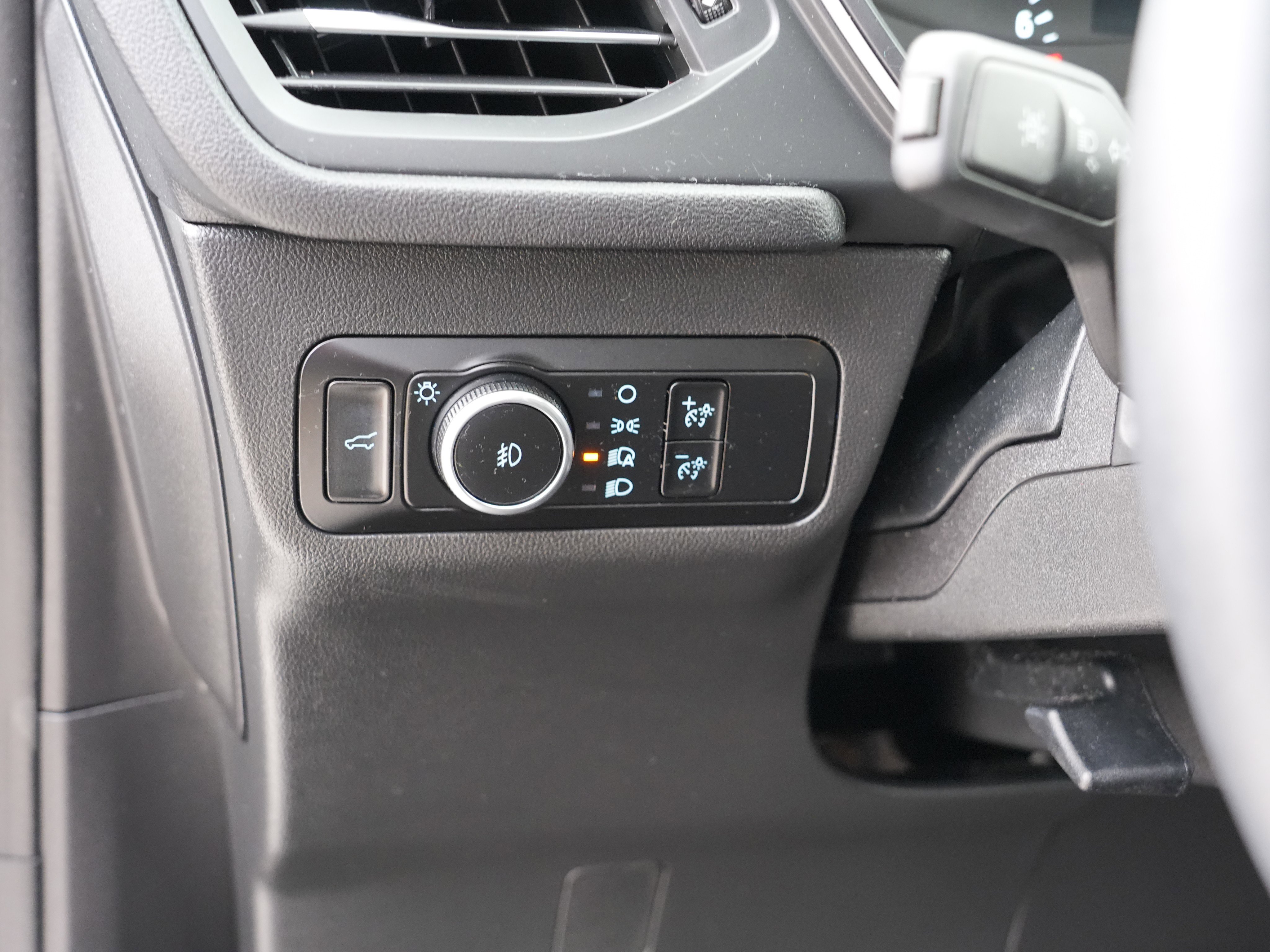 Used 2022 Ford Escape SEL image 17