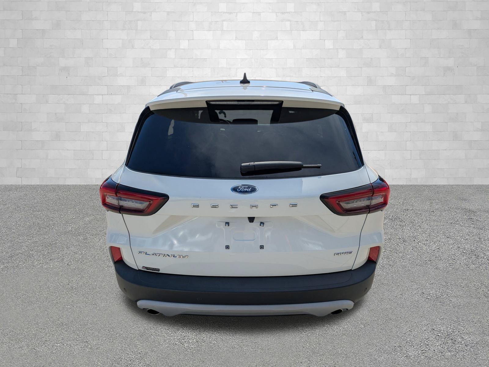 Used 2023 Ford Escape Platinum AWD/4WD image 3