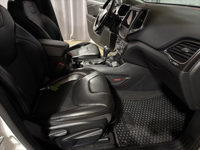 Used 2020 Jeep Cherokee Trailhawk w/ Cold Weather Group image 21