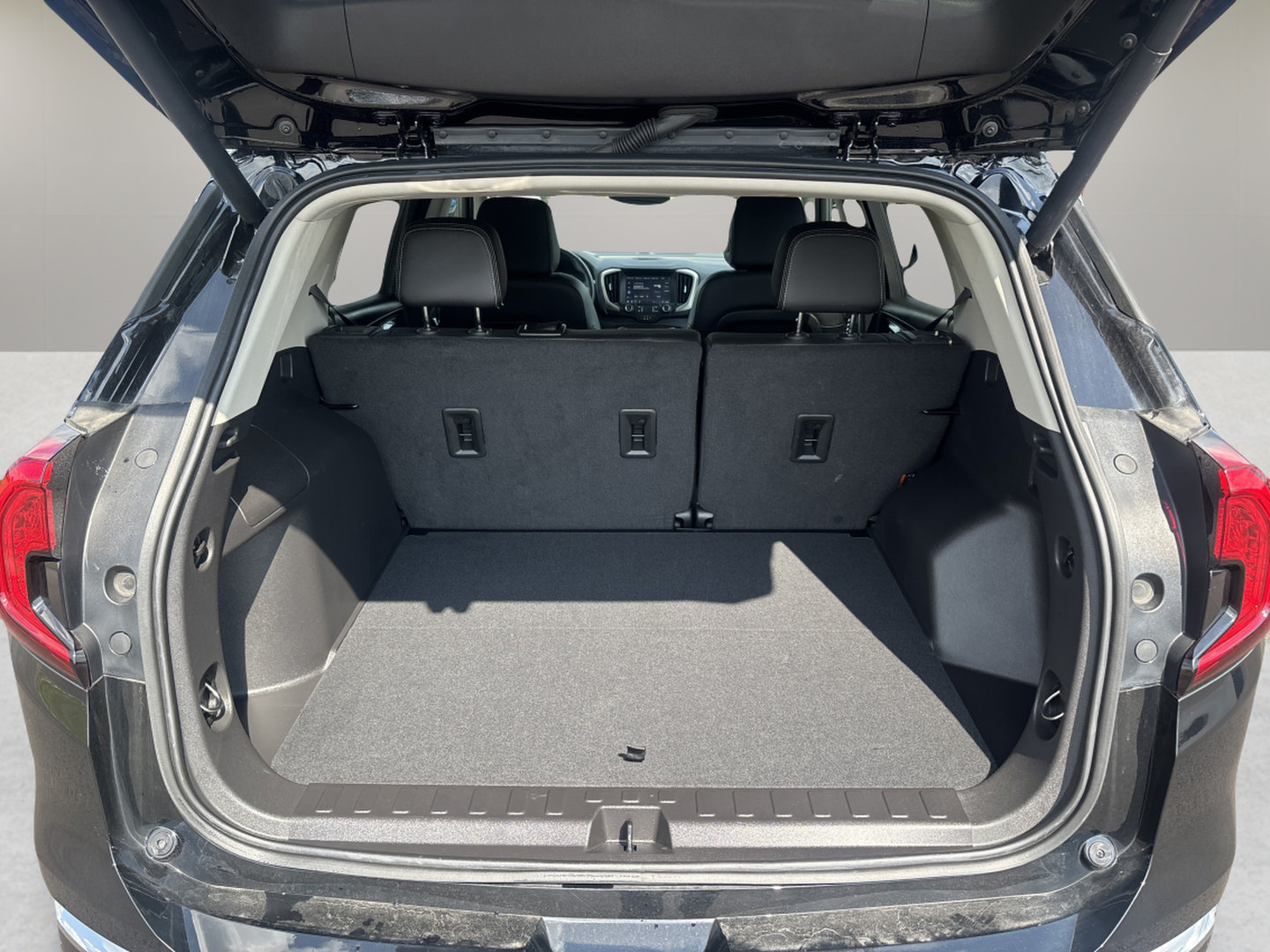 Used 2024 GMC Terrain Denali w/ LPO, Floor Liner Package AWD/4WD image 29