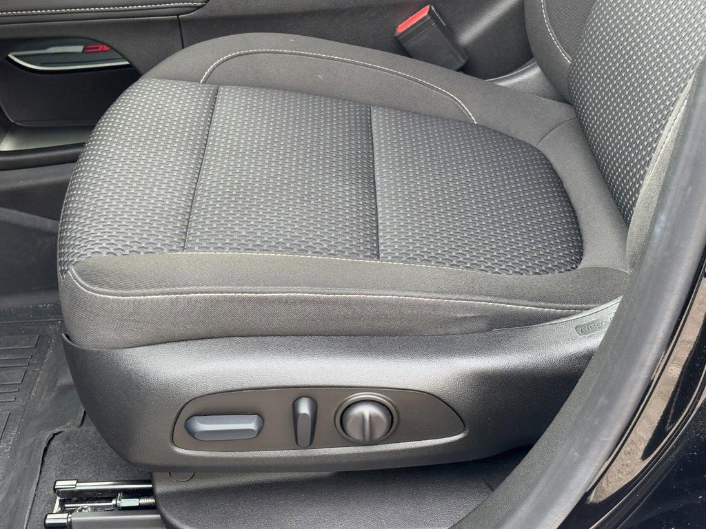 Used 2023 GMC Acadia SLE w/ Driver Convenience Package FWD image 29