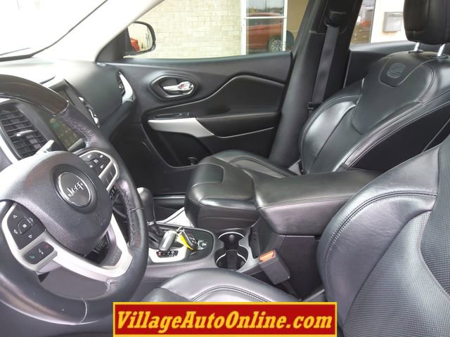 Used 2017 Jeep Cherokee Overland AWD/4WD image 22