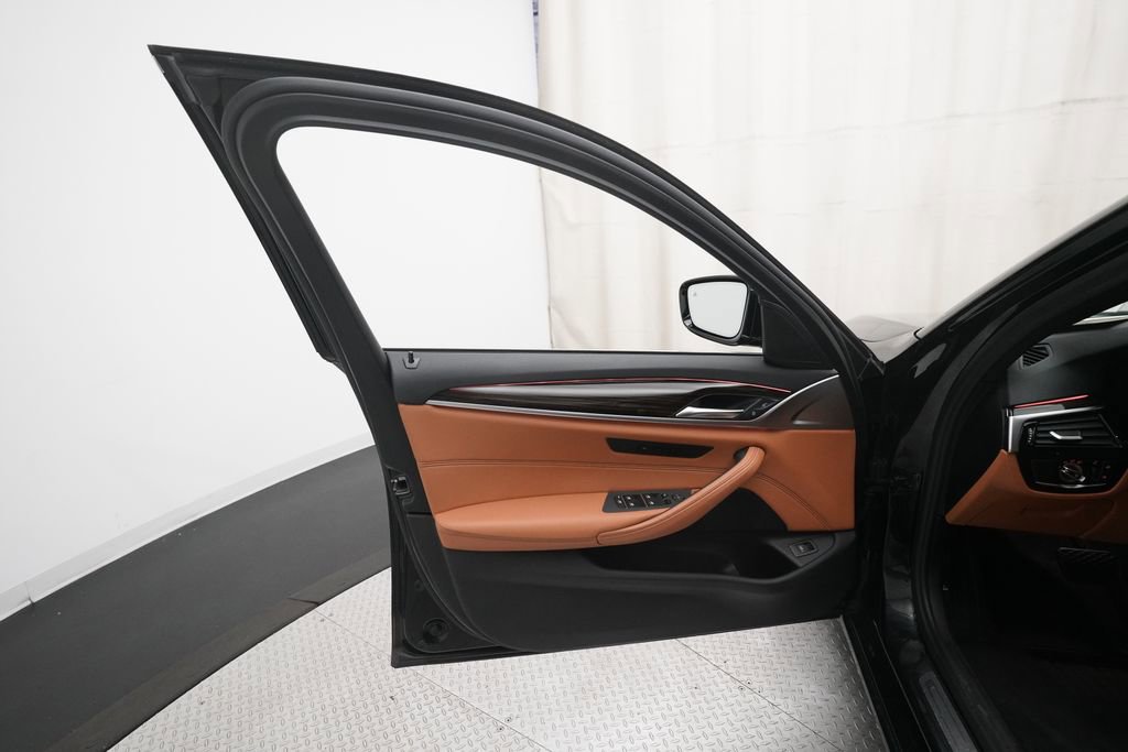 Used 2021 BMW 530i xDrive w/ Convenience Package image 28