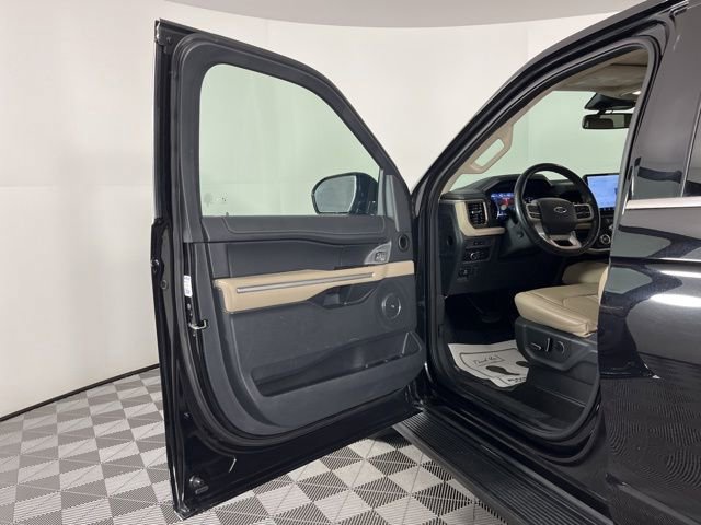 Used 2024 Ford Expedition Max Limited image 16