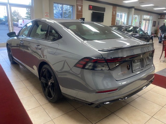 Used 2023 Honda Accord Sport image 3