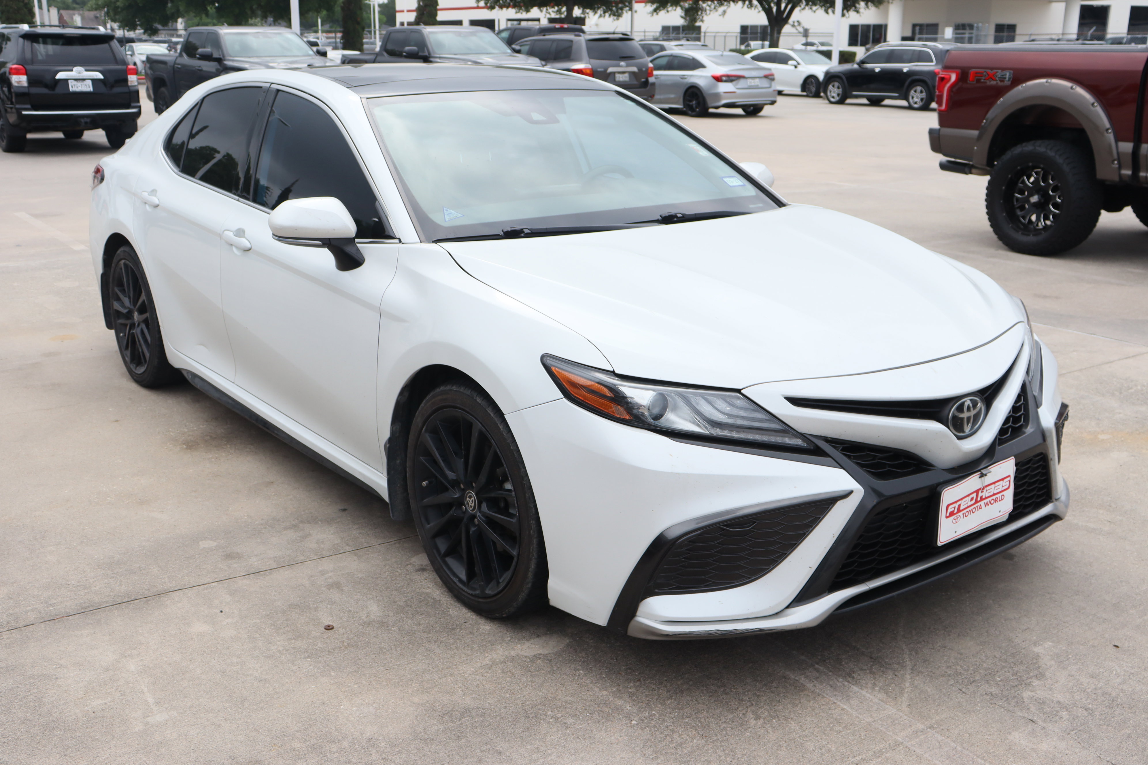 Used 2021 Toyota Camry XSE FWD image 2