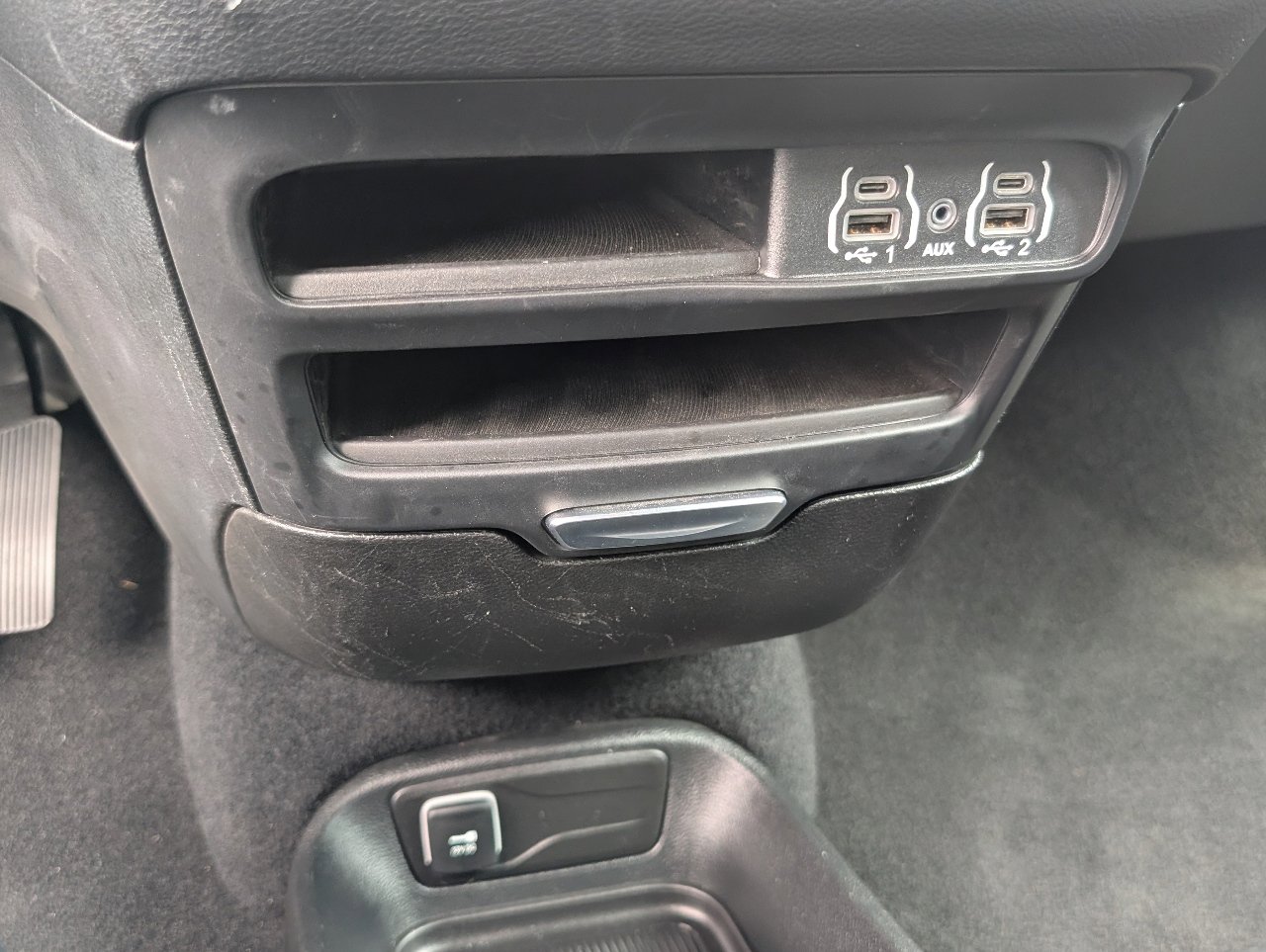 Used 2025 Chrysler Pacifica Select image 16