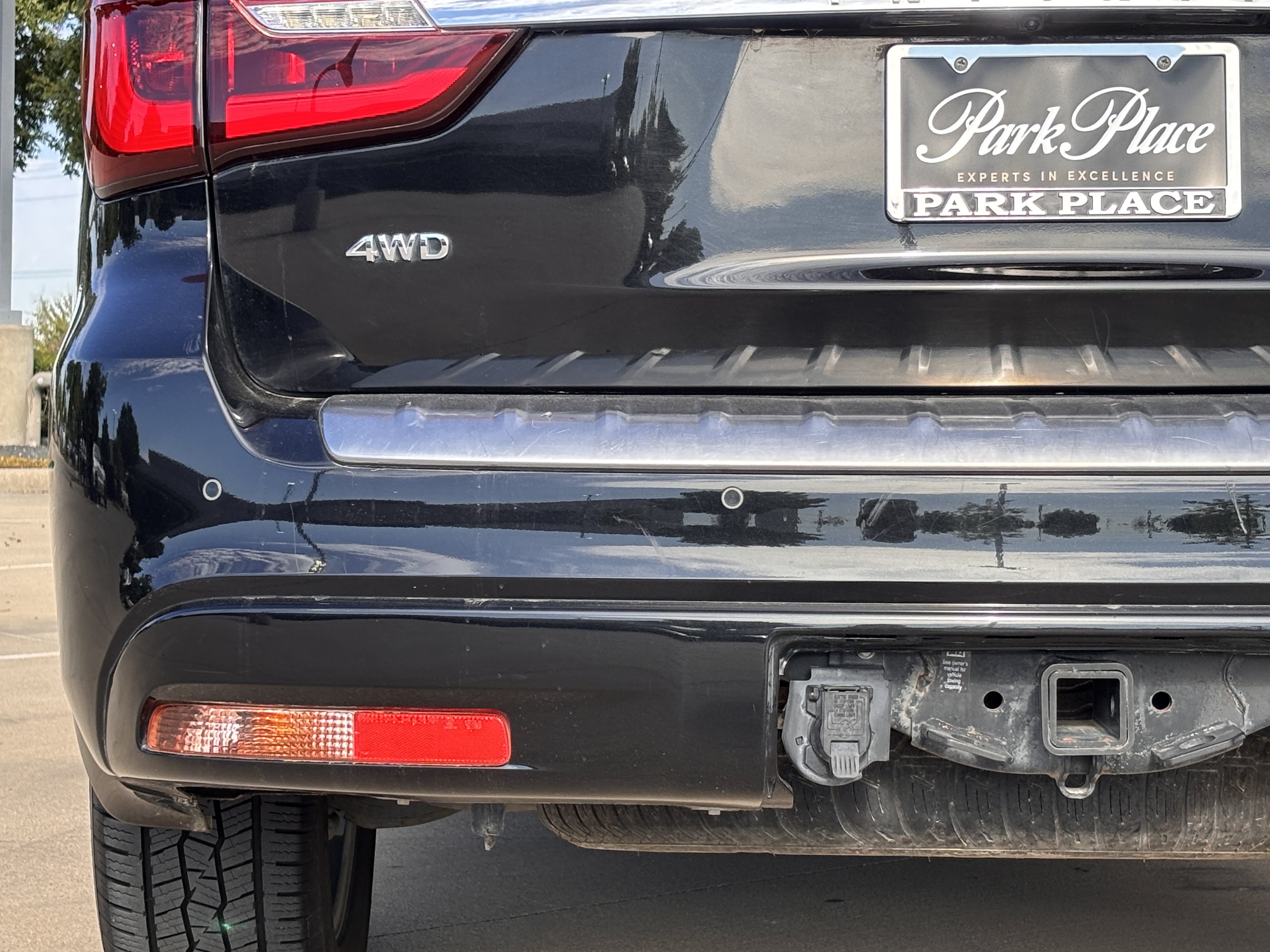Used 2021 INFINITI QX80 Sensory w/ Cargo Package AWD/4WD image 12
