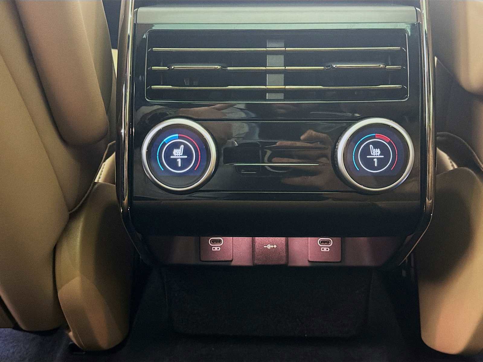 Used 2025 Land Rover Range Rover Sport SE image 26