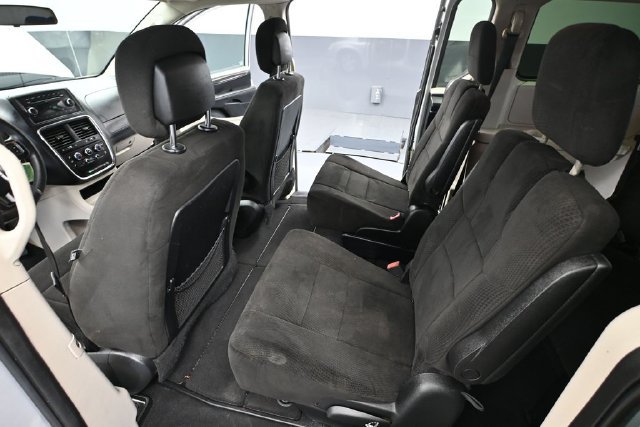 Used 2012 Dodge Grand Caravan SXT FWD image 26