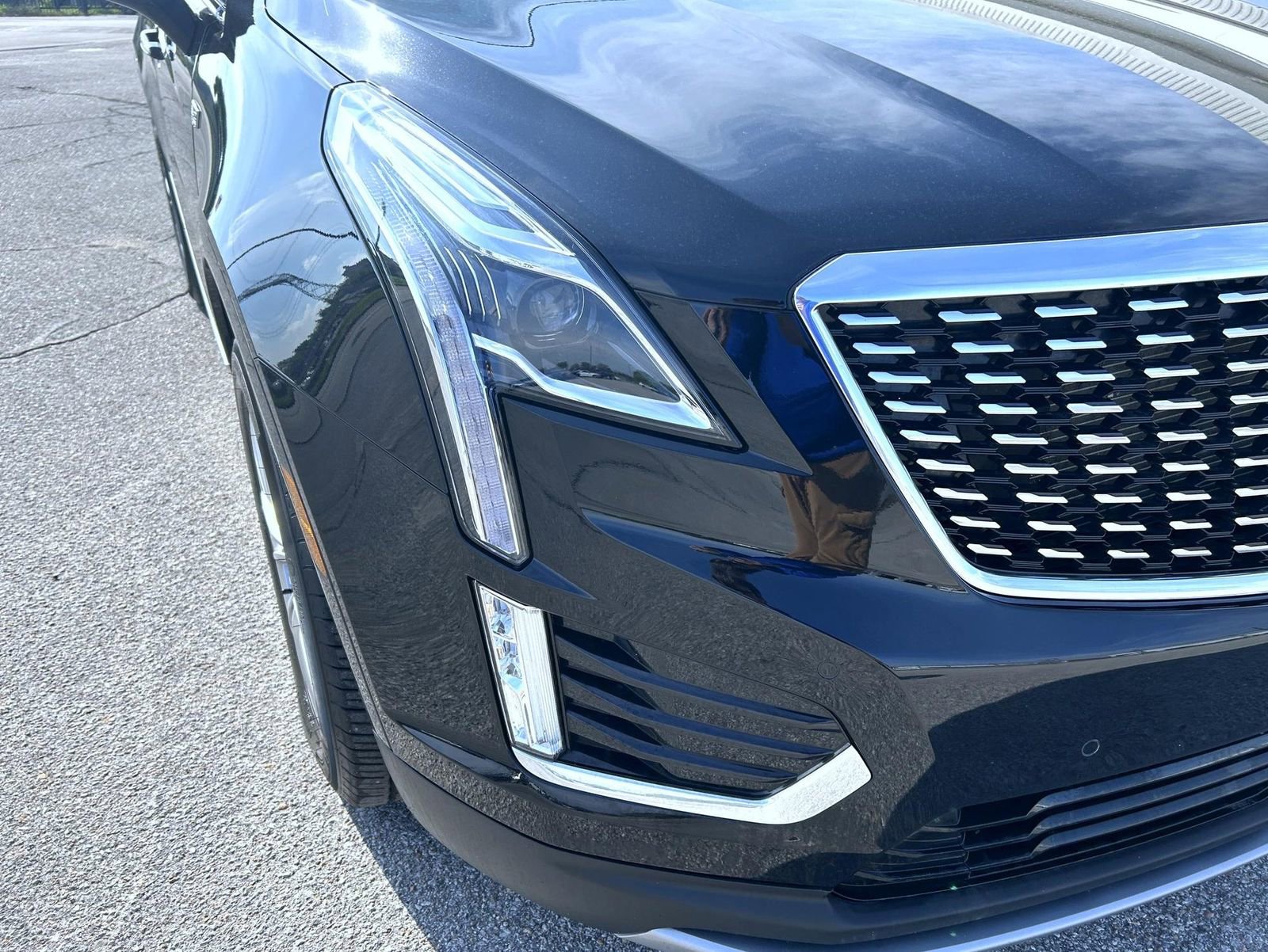 Certified 2023 Cadillac XT5 Premium Luxury w/ LPO, Floor Liner Package AWD/4WD image 10