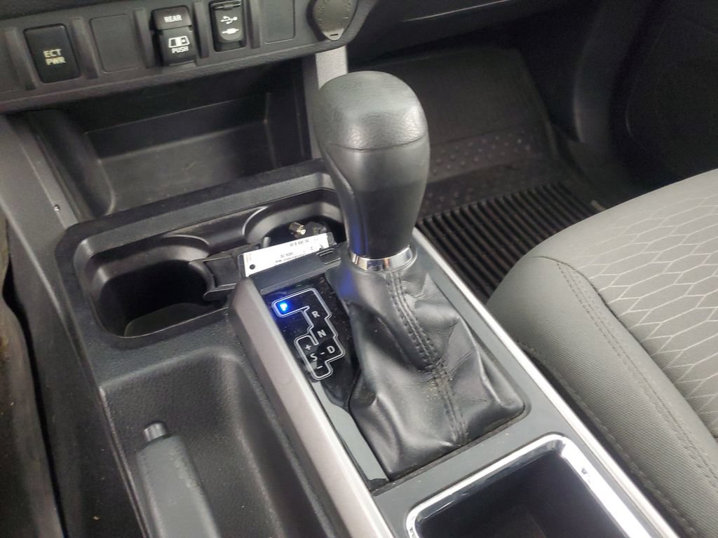 Used 2018 Toyota Tacoma SR5 RWD image 17