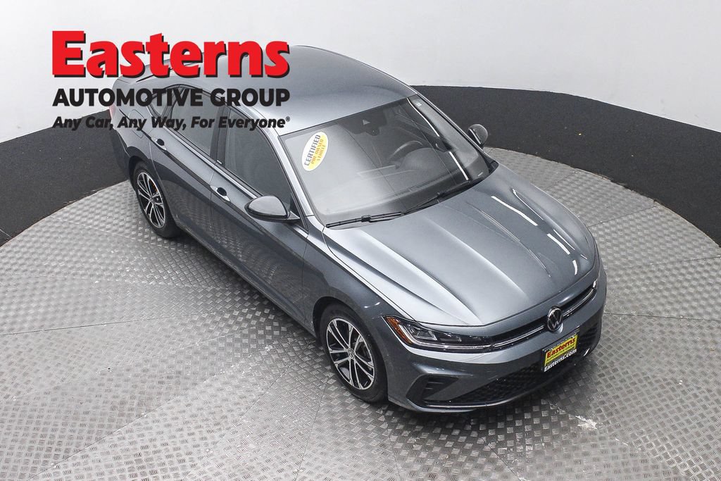 Used 2025 Volkswagen Jetta Sport FWD image 3