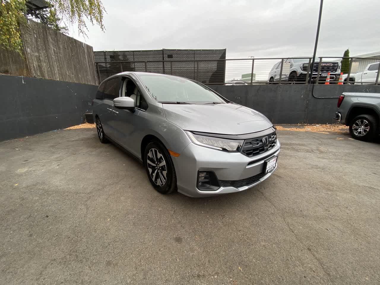 Used 2025 Honda Odyssey EX-L image 8