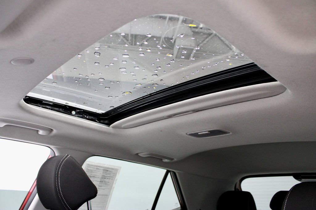 Used 2022 Hyundai Venue SEL image 22