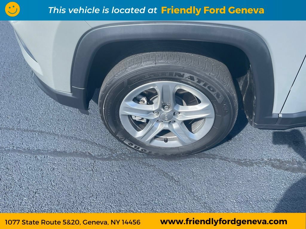 Used 2023 Jeep Compass Latitude w/ Convenience Group AWD/4WD image 9