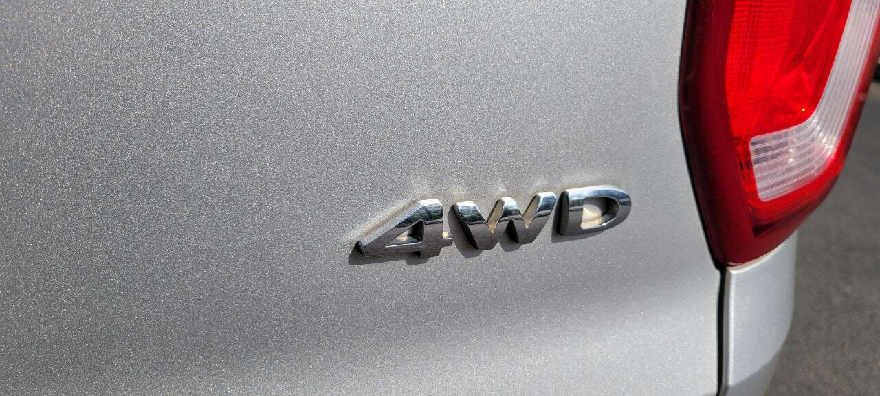 Used 2018 Ford Explorer XLT w/ Equipment Group 202A image 13