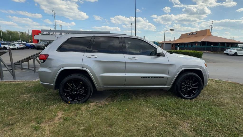 Used 2021 Jeep Grand Cherokee Laredo X AWD/4WD image 8