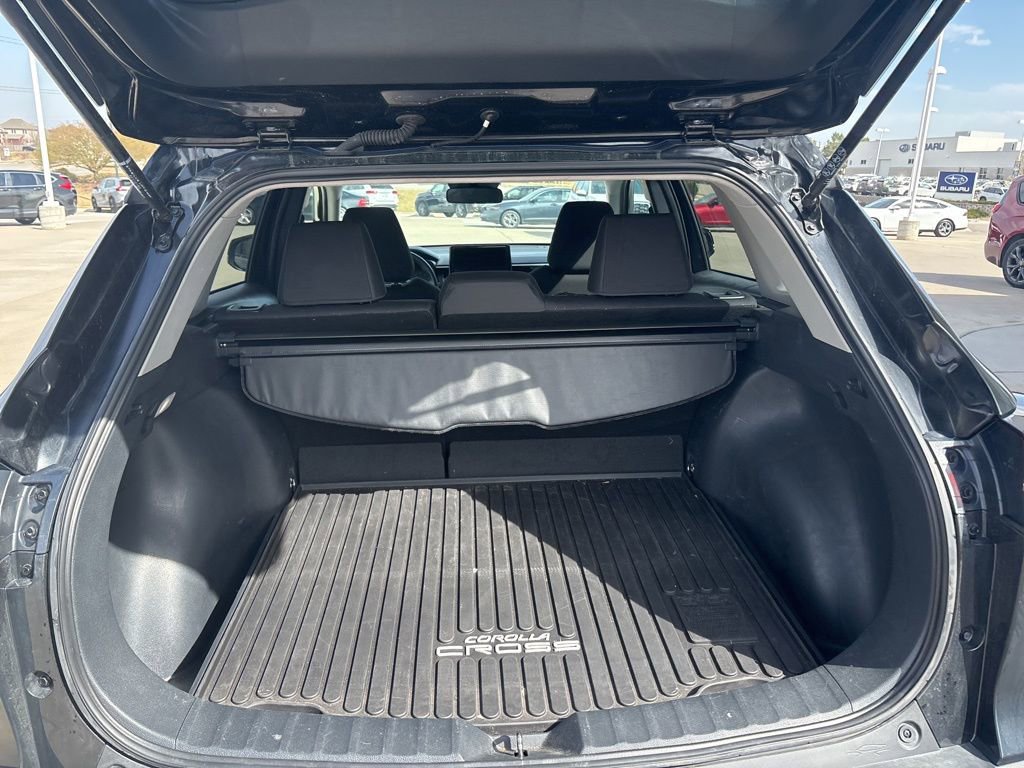 Used 2023 Toyota Corolla Cross LE image 36