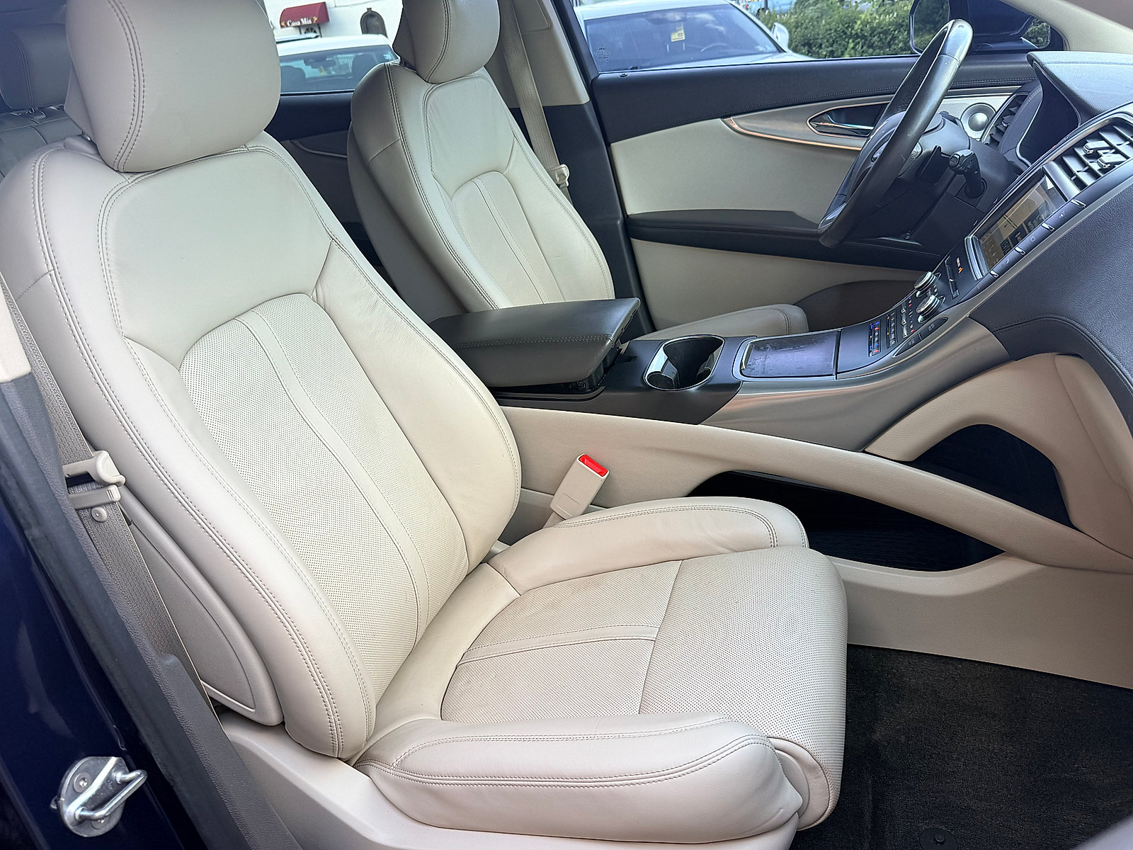 Used 2017 Lincoln MKX Reserve w/ Luxury Package AWD/4WD image 38