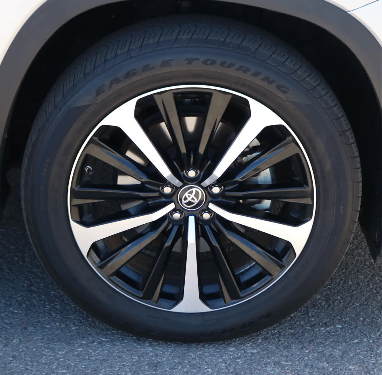 Used 2021 Toyota Highlander XSE AWD/4WD image 12