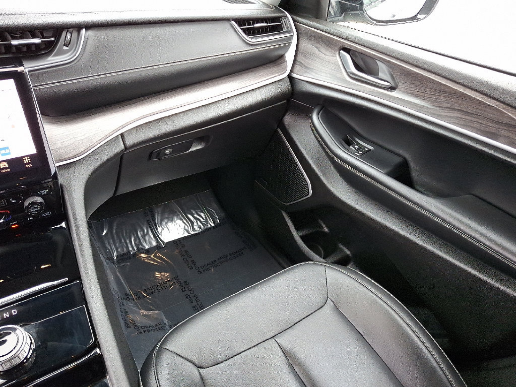 Used 2022 Jeep Grand Cherokee Limited AWD/4WD image 17