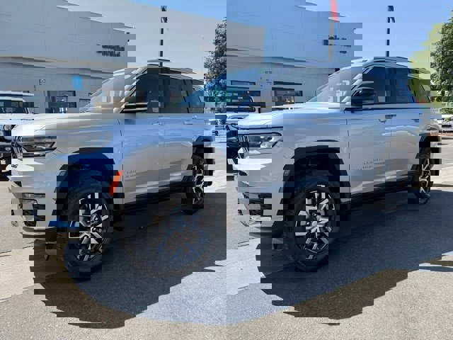 New 2025 Jeep Grand Cherokee L Limited w/ Trailer Tow Package image 2