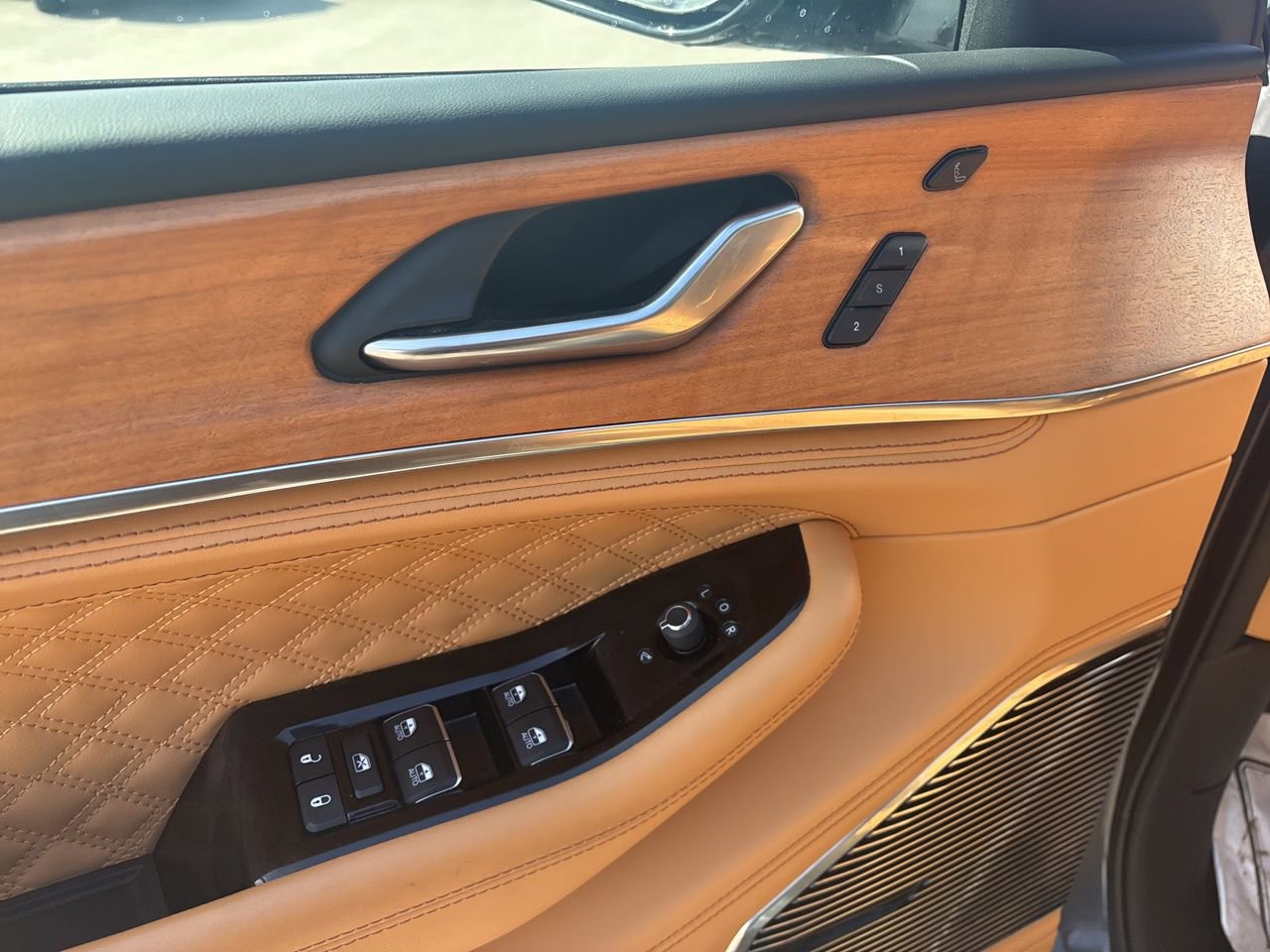 Used 2024 Jeep Grand Cherokee Summit image 16